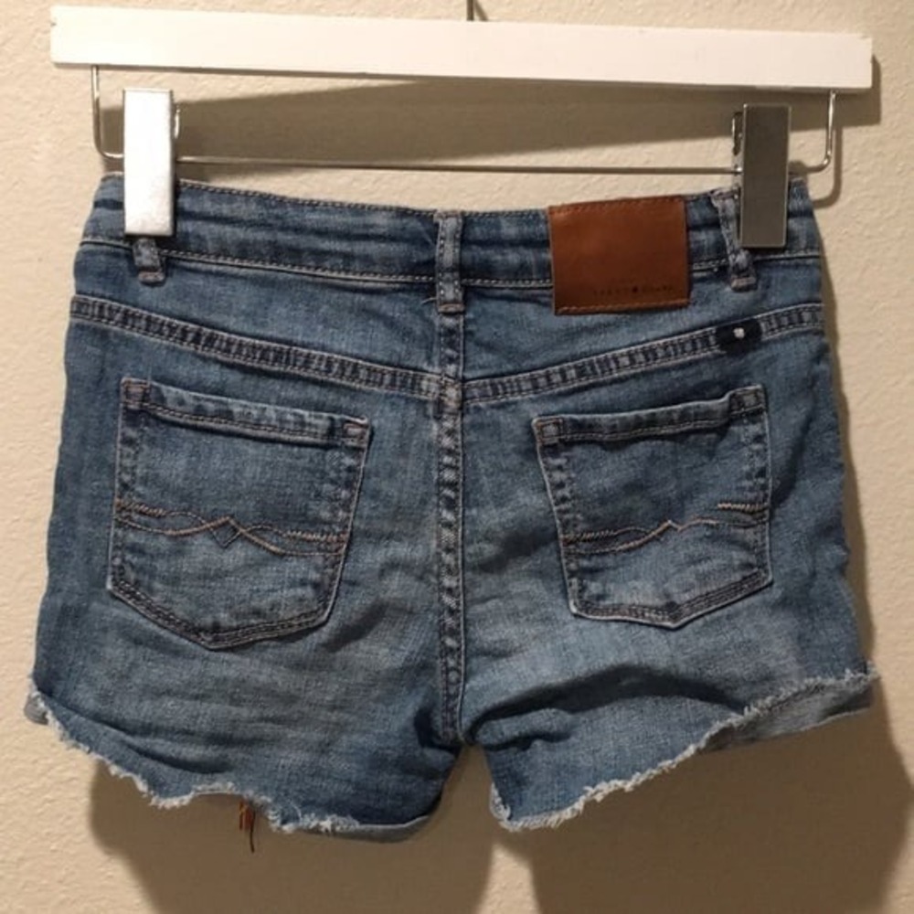 Lucky Brand Denim shorts Riley blue rolled hem distressed Size 10 - Picture 4 of 7